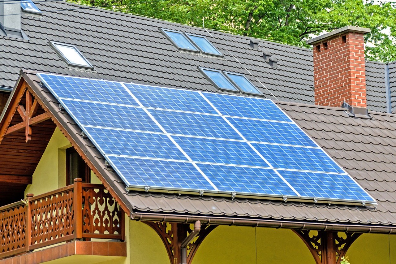 panneaux solaires maison-et-exterieur