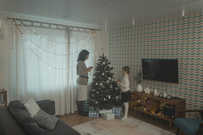 Noël écologique sapin en bois et boules de verre