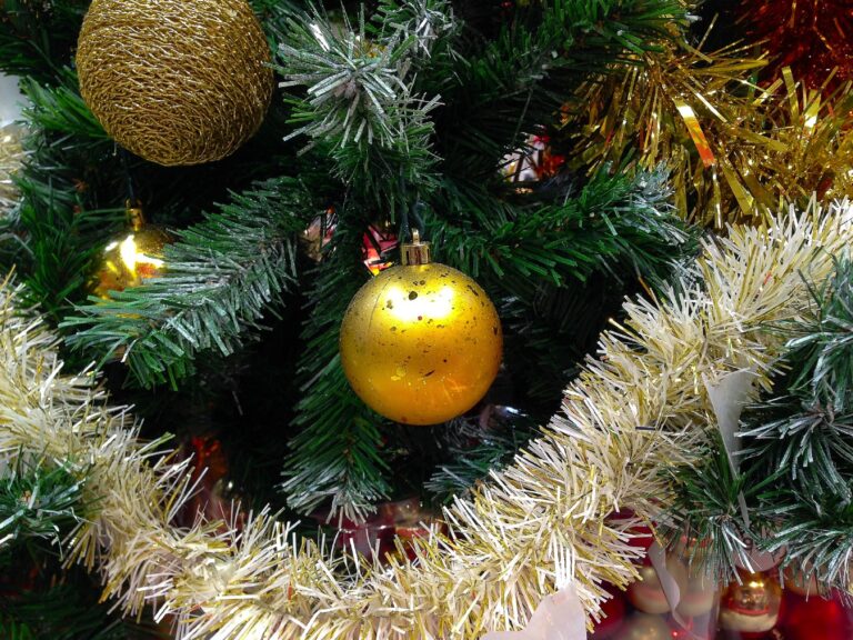 Illuminez votre Noël avec style : l’éclairage vertical pour votre sapin de Noël