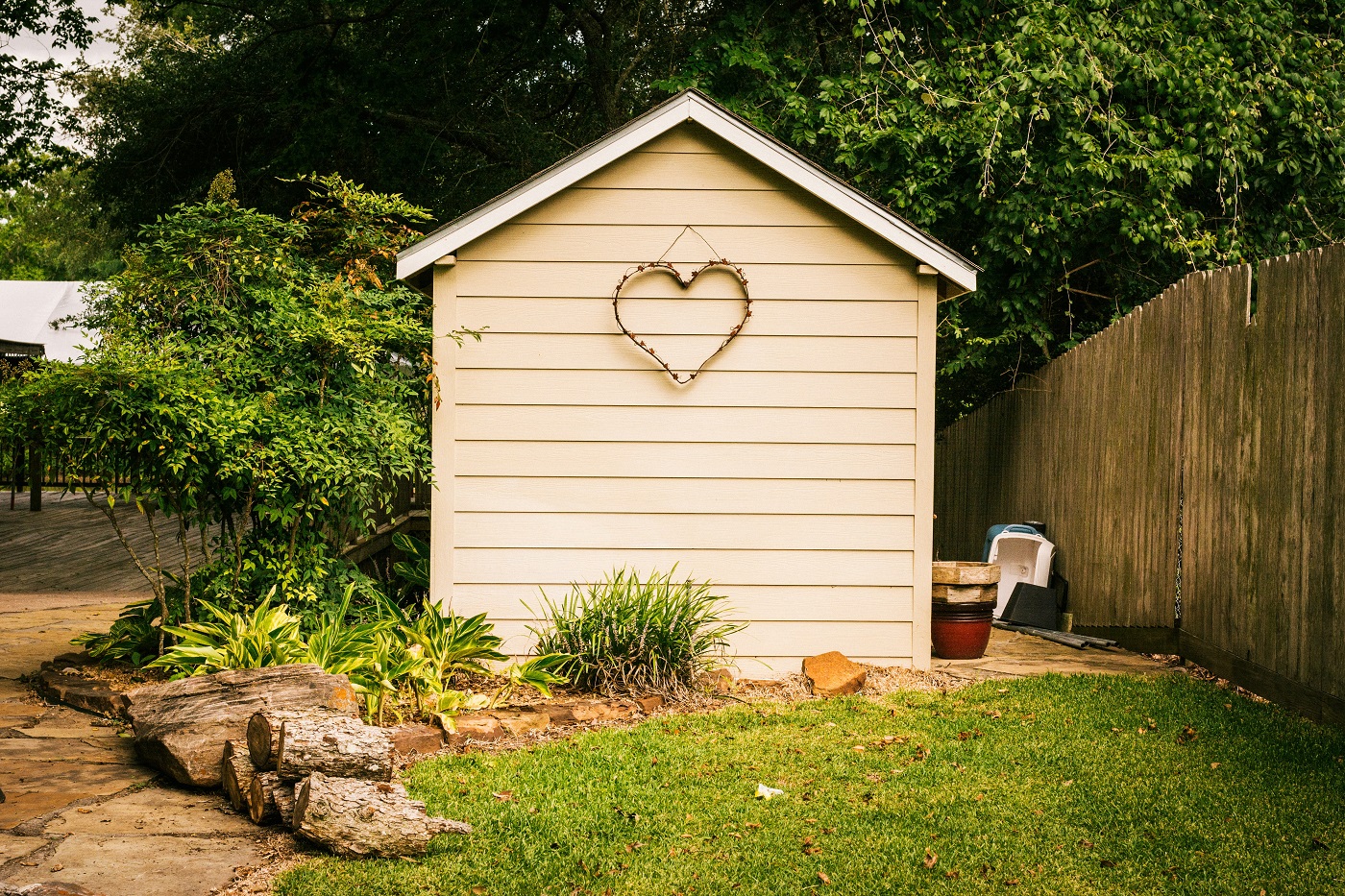 maison-et-exterieur_Taxe abri de jardin 2026, ce que beaucoup de propriétaires découvrent trop tard_gayatri-malhotra-sl7B0Du90xU-unsplash Taxe abri de jardin 2026
